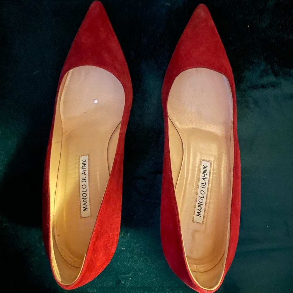Manolo Blahnik Burgundy Suede Pumps, size 38